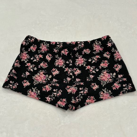 FOREVER 21 Women’s Floral Cotton Stretchy Shorts - black floral print, size S - Picture 4 of 5